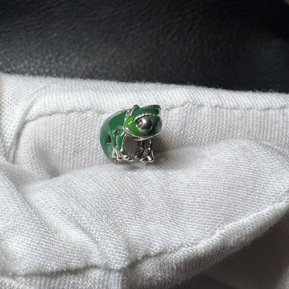 Pandora Disney Tangled Pascal Colour-changing Charm - Picture 5 of 5